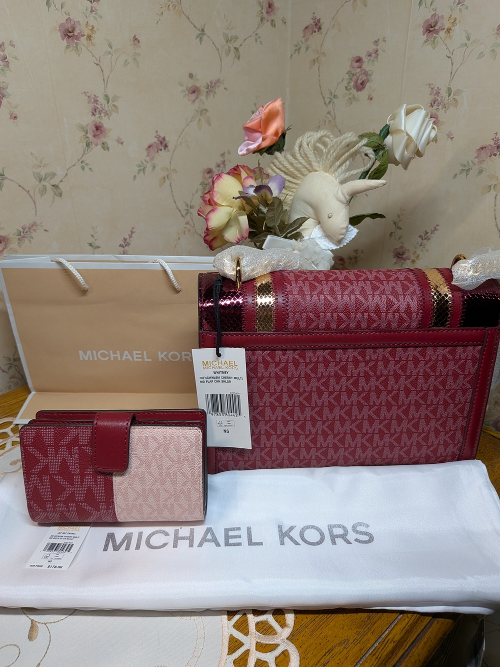 NWT Michael Kors Cherry Multi Signature Shoulder Bag & Wallet - Picture 3 of 9